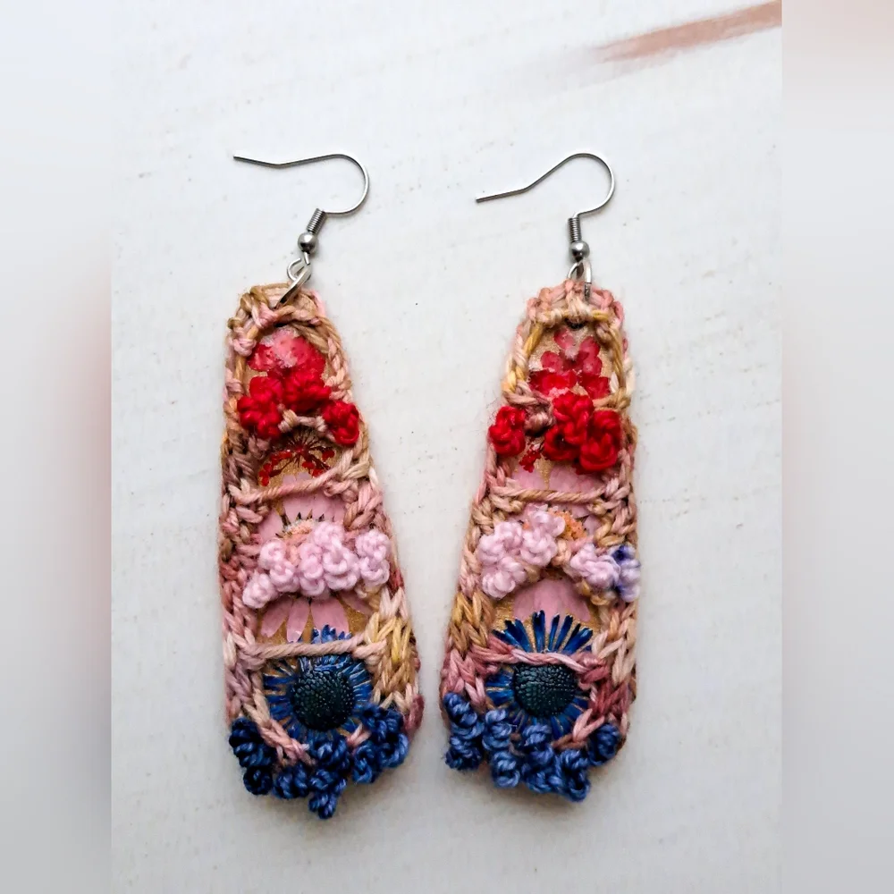 Teardrop Hand Knitted and Embroidered Earrings with Dry Flowers Colorful Cotton - Picture 11 of 16